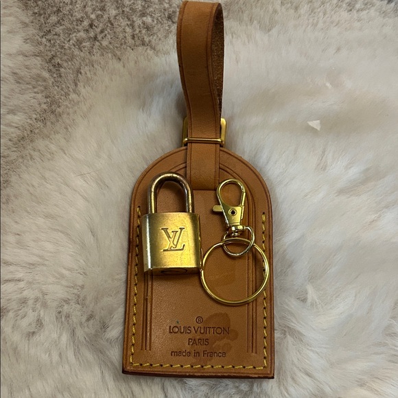 Louis Vuitton large leather luggage tag and lock #309. No key bundle - Picture 1 of 12